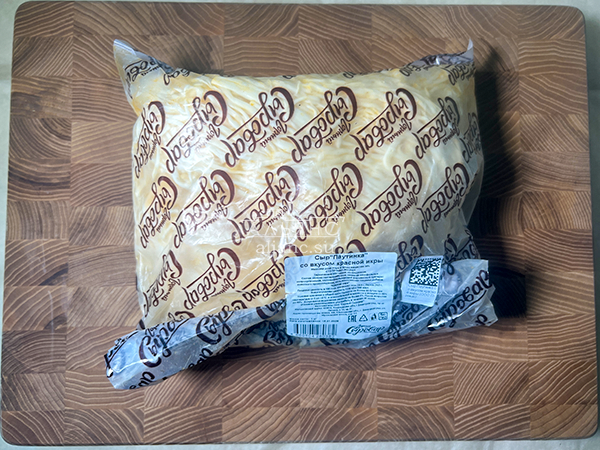 Сыр 1 кг ГОРНЫЙ СЫРОВАР (Паутинка со вкусом красной икры) в Ельце